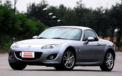 试驾MX-5 vs.卡丁车 灵活+乐趣=MX-5 _图片新闻