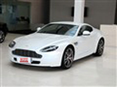 走自己的路 试驾阿斯顿马丁V8 Vantage_图片新闻