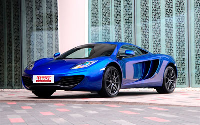 静态实拍迈凯轮MP4-12C 由赛道转向街道_图片新闻