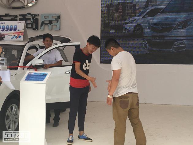 长安CX70.jpg