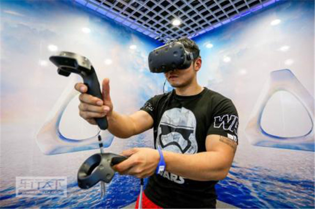 4月28日大连车展黑科技、新体验！VR看车展_图片新闻