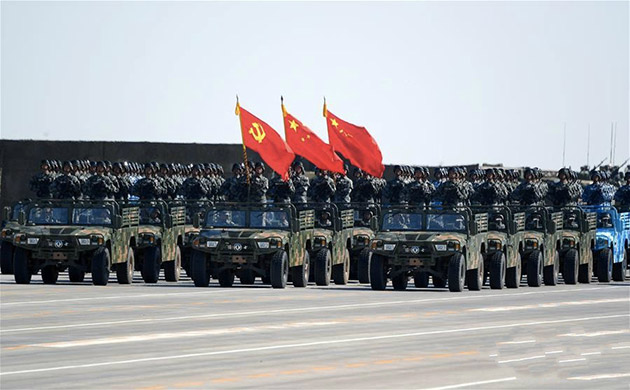 东风军车参加建军90周年.jpg