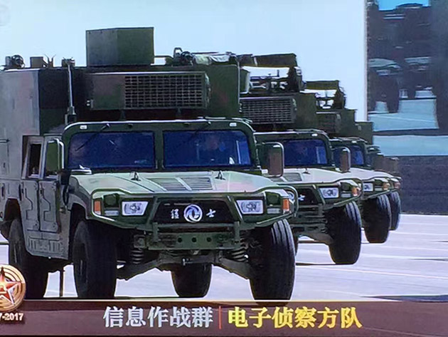 东风军车参加建军90周年.jpg