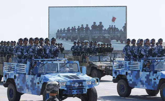 东风军车参加建军90周年.jpg