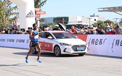 实力霸屏 北京现代领跑2017北京马拉松_图片新闻