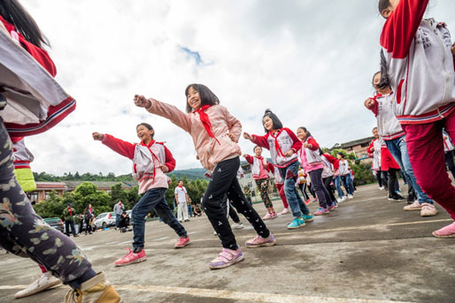 远景SUV走进雅安助力乡村少年梦.jpg