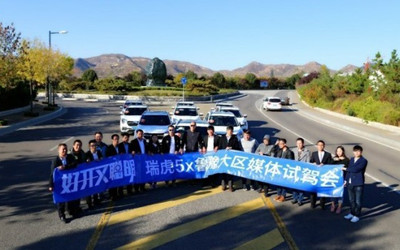 如何兼顾SUV中的实力+偶像派 新雷诺卡缤趣味对抗赛亮点浅析