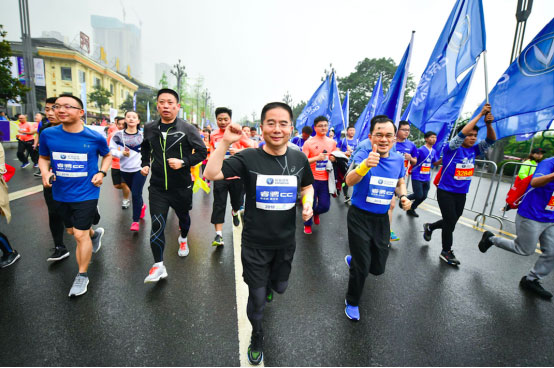 马拉松精神在延续 长安汽车奔跑在路上