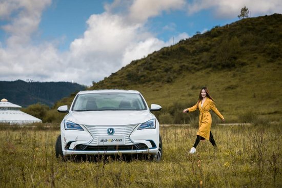 内外兼修 逸动EV460开启女性用车新纪元_图片新闻