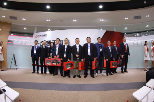东风品牌新一代中重卡客户分享可靠的价值体验_图片新闻