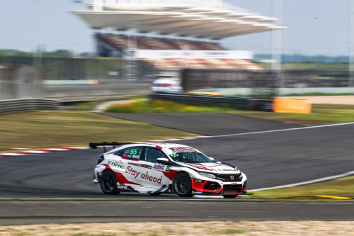 思域燃擎最强赛道 东风Honda横扫TCR上海领奖台_图片新闻