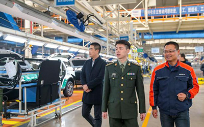 "入伍"在即，吉利博瑞千辆军车在宁波春晓基地正式发车_图片新闻