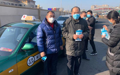 与逆行英雄们共筑防控疫情的钢铁长城 BEIJING®️品牌助力北京出租行业控疫情、保运行