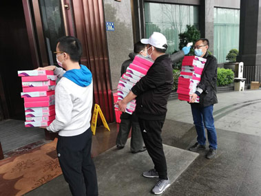 风神快递 使命必达 樱花礼送别援鄂亲人 风神快递 使命必达 樱花礼送别援鄂亲人