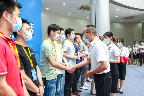 全国首家!长安汽车将“5G+AR”技术应用到用车服务 全国首家!长安汽车将“5G+AR”技术应用到用车服务