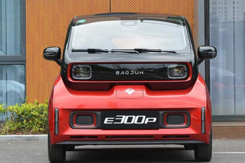 宝骏E300正前方 宝骏E300正前方
