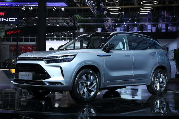 综合续航里程超1000公里 BEIJING-X7 PHEV亮相北京车展