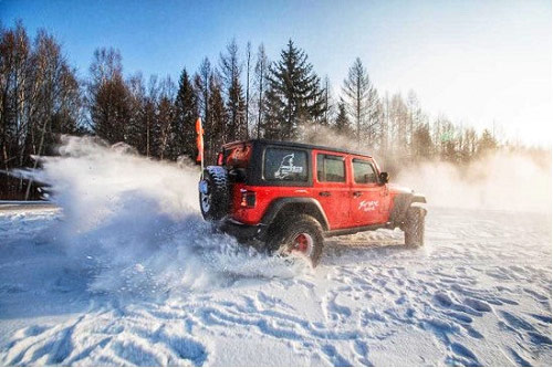 Jeep探享聚乐部经销商授牌 诠释“车+生活+社交”新理念