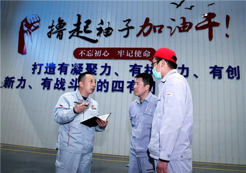 全国人大代表、全国劳模、东风商用车有限公司车辆工厂员工王建清