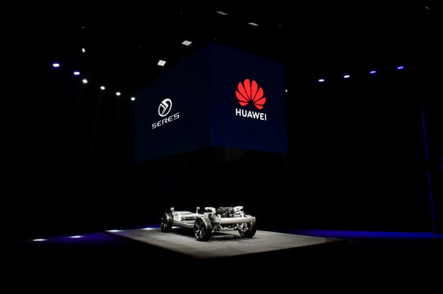 年轻追求的性能数字 赛力斯SF5自由远征版全都有
