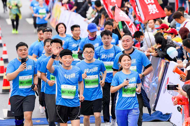长城汽车董事长魏建军带领高管跑团活力开跑