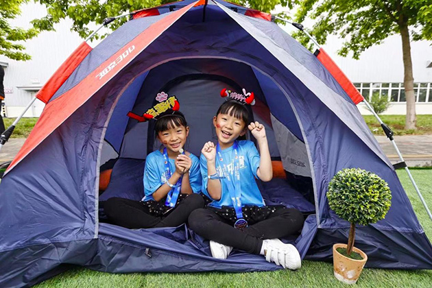 参赛选手及亲友团畅游潮玩集市