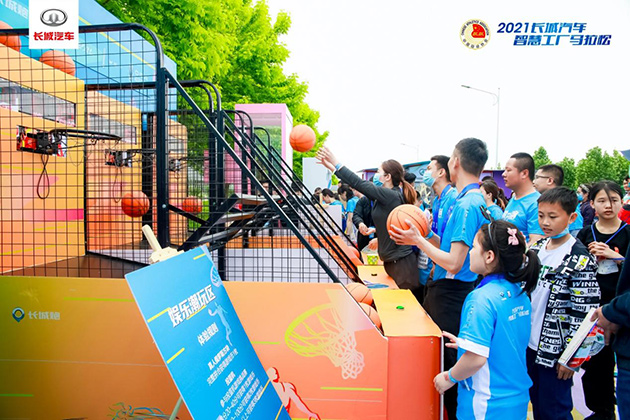 参赛选手及亲友团畅游潮玩集市