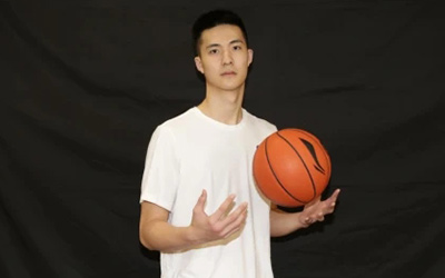 可兰白克向你发起中国钢炮队组队邀请，热爱篮球就上场battle_图片新闻