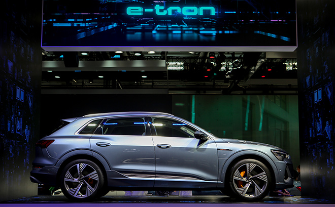 “all in e-tron”，为用户提供兼具豪华品质与前瞻技术的高端电动化出行体验