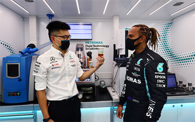 梅赛德斯-AMG 马石油F1 车队车手对赛季下半程节奏表示充满信心_图片新闻