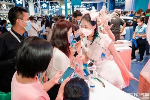 蓉城快报,欧拉携手奥特曼登陆成都车展!