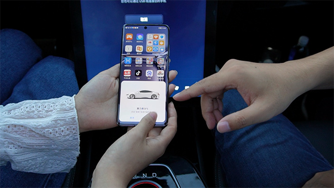 HUAWEI HiCar体验：手机与车机形成软硬件共同体