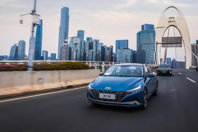 第七代伊兰特搭载了“Hyundai SmartSense智心合一安全系统 第七代伊兰特搭载了“Hyundai SmartSense智心合一安全系统