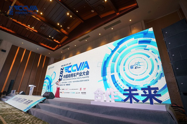 高效运输守护者 东风天龙KX王者版斩获“2022年度商用车”桂冠