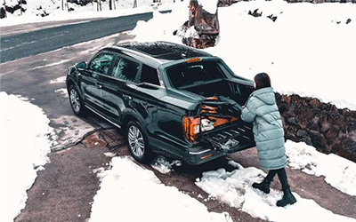 与冬奥冰雪奇遇 吉利皮卡乐在其中_图片新闻