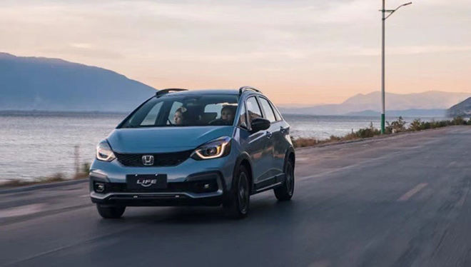 10万级小型车之争 东风本田LIFE和广汽本田飞度