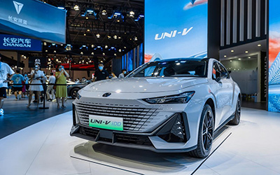 华系崛起，高能再续｜UNI-V 2.0T正式上市，UNI-V iDD全球首秀_图片新闻