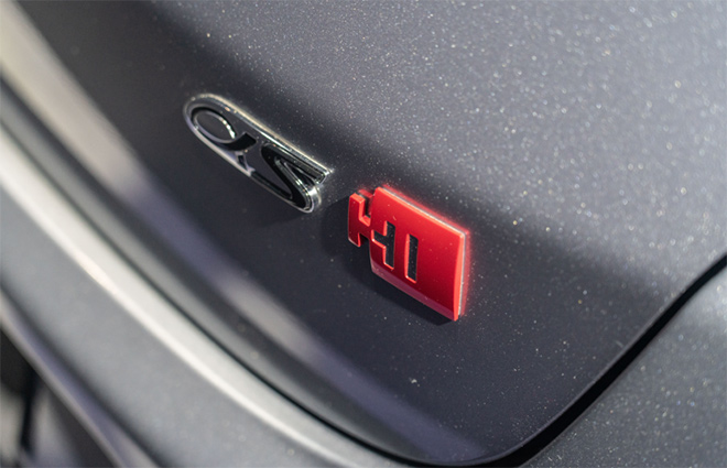 红色“HI”标识 I是“HUAWEI Inside”的意思