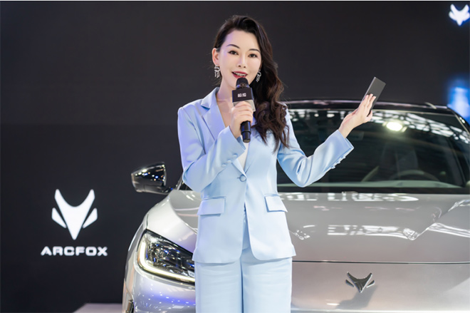 智能驾驶第一车闪耀重庆车展  极狐展台HI爆全场