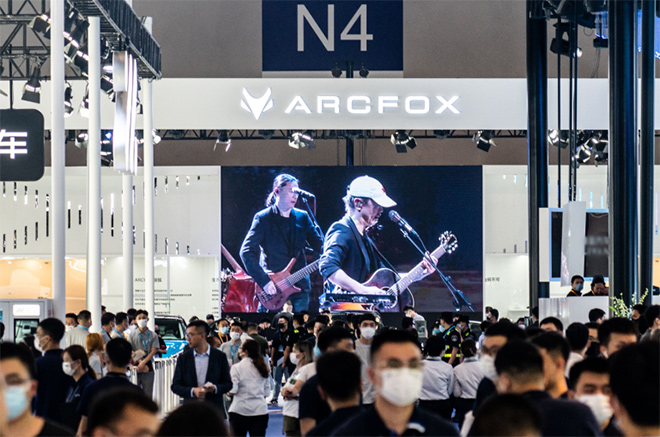 智能驾驶第一车闪耀重庆车展  极狐展台HI爆全场