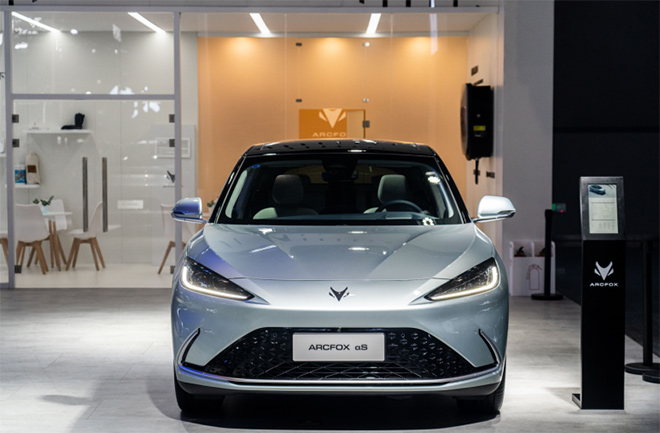 智能驾驶第一车闪耀重庆车展  极狐展台HI爆全场