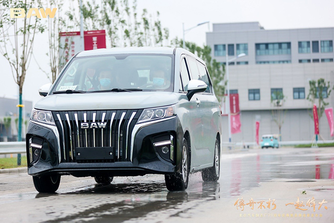 北京汽车制造厂发布“卡路里”、“王牌”，乘用化赛道领先半个身位