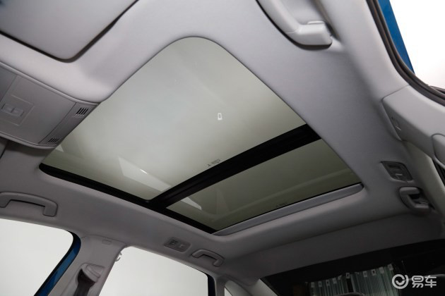 全新速腾拥有同级最大全景天窗
