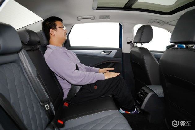 全新速腾后排空间宽敞