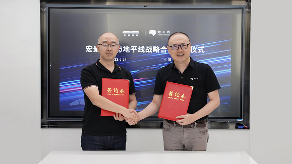 刘飞龙博士(左)与余凯博士(右) 刘飞龙博士(左)与余凯博士(右)