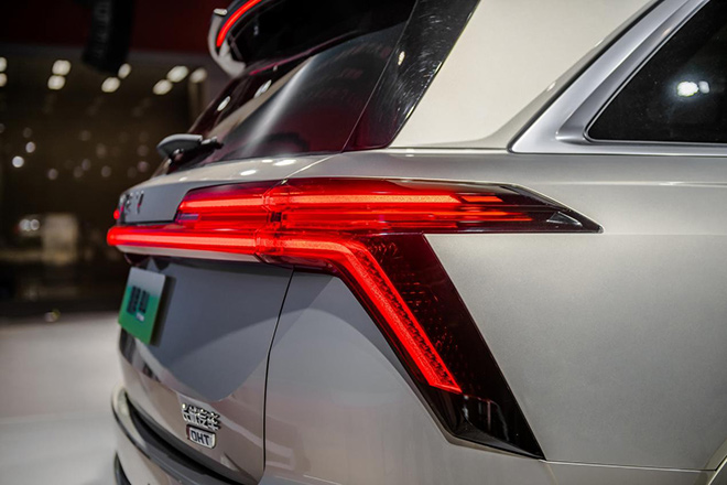 大六座智能SUV蓝山DHT-PHEV广州车展全球首发