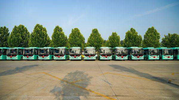 首批吉利星际客车交付襄阳谷城 