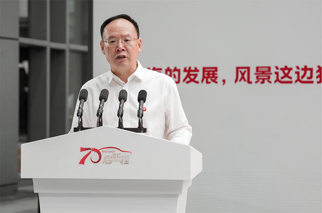 邱现东 邱现东