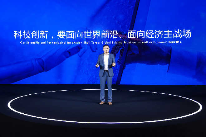 宁德时代首席科学家吴凯现场发言 宁德时代首席科学家吴凯现场发言