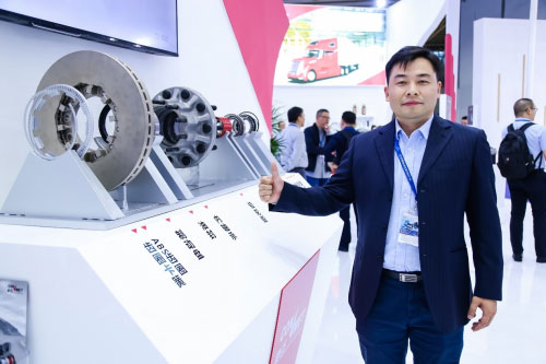康迈轮端向“新”而行 闪耀2023中国国际商用车展